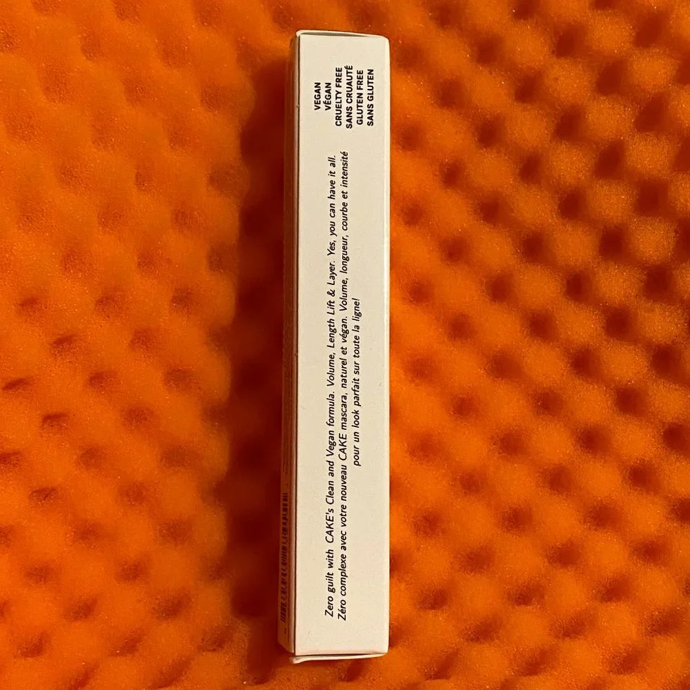 Roen Beauty Cake Mascara in Black